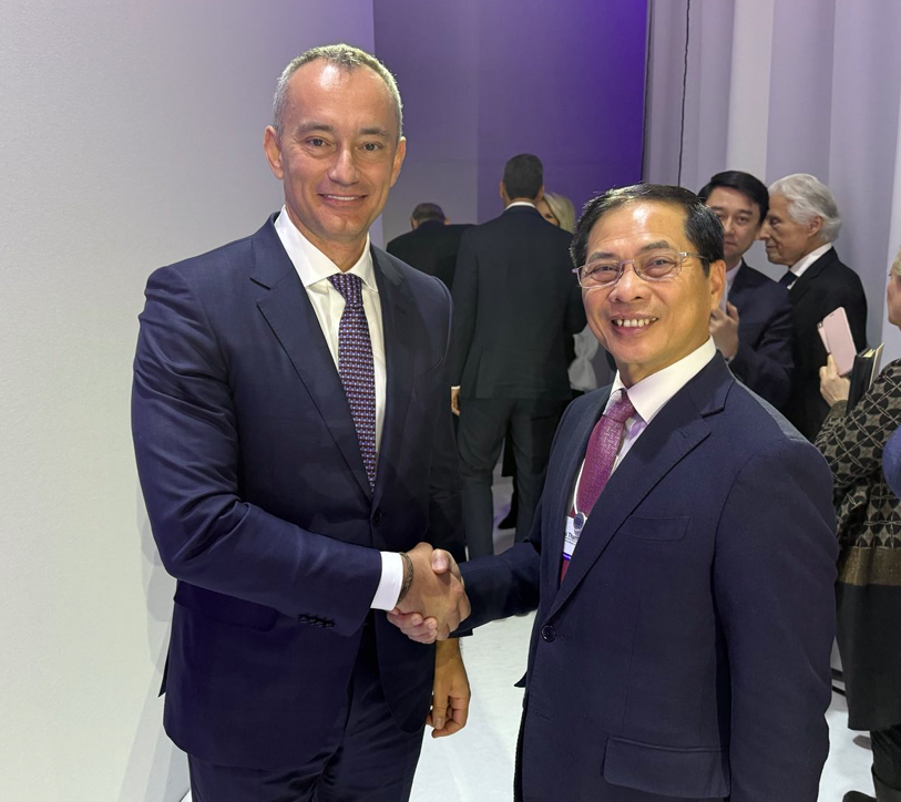 Phó thủ tướng Bùi Thanh Sơn tham dự Lễ ký Hiến chương Hội đồng Hòa bình về chấm dứt xung đột tại Dải Gaza